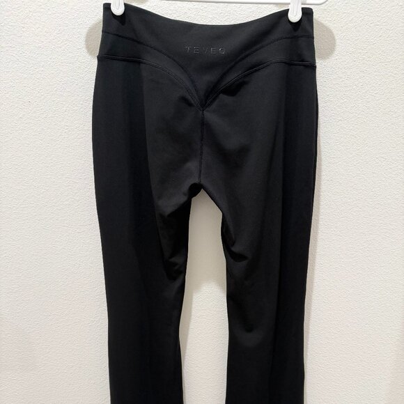 Teveo Luxmotion Flared Leggings ‘Black’ - Picture 2 of 5